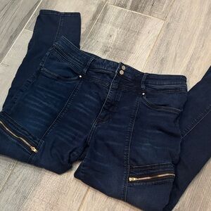 NWOT Dark Blue Skinny Jeans with Zipper Accents